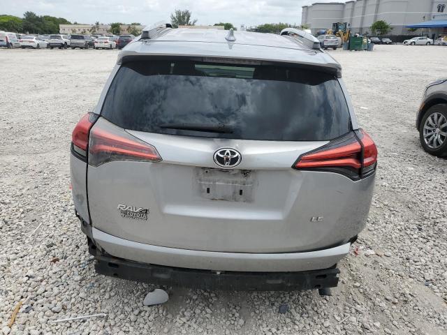 2T3ZFREV5GW238978 - 2016 TOYOTA RAV4 LE 银色 照片 6