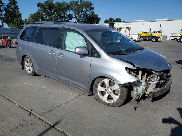 5TDKZ3DC3HS810087 - 2017 TOYOTA SIENNA LE GRAY photo 4