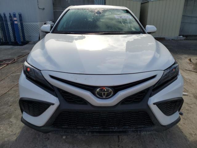 4T1G11AK3PU771133 - 2023 TOYOTA CAMRY SE NIGHT SHADE WHITE photo 5