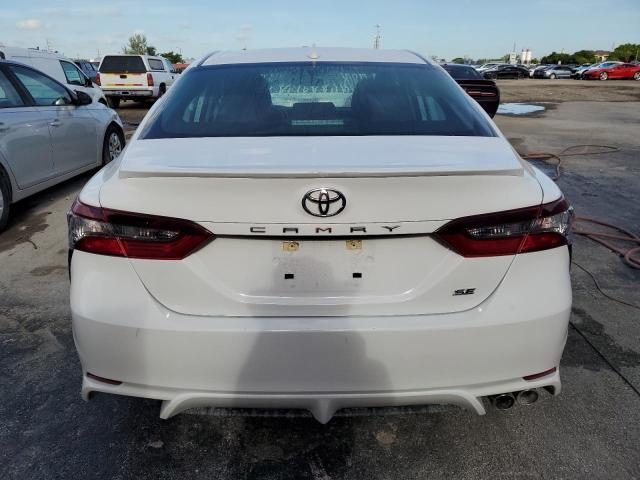 4T1G11AK3PU771133 - 2023 TOYOTA CAMRY SE NIGHT SHADE WHITE photo 6