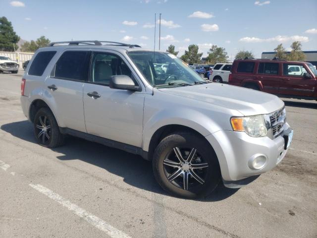 1FMCU0D71AKC47554 - 2010 FORD ESCAPE XLT SILVER photo 4