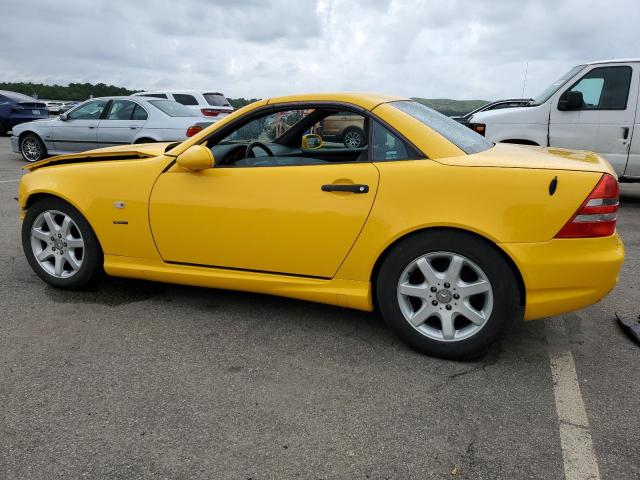 WDBKK47F3XF095440 - 1999 MERCEDES-BENZ SLK 230 KOMPRESSOR YELLOW photo 2