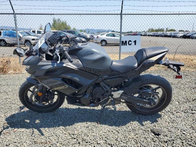 ML5EXER13RDAD0277 - 2024 KAWASAKI EX650 R 灰色 照片 3