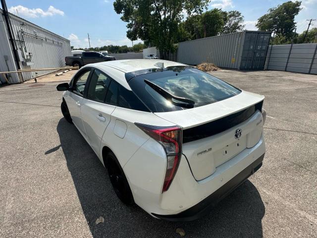 JTDKARFU6J3063494 - 2018 TOYOTA PRIUS WHITE photo 3