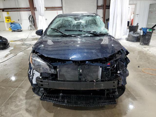 2T1BURHE2JC108449 - 2018 TOYOTA COROLLA L BLUE photo 5