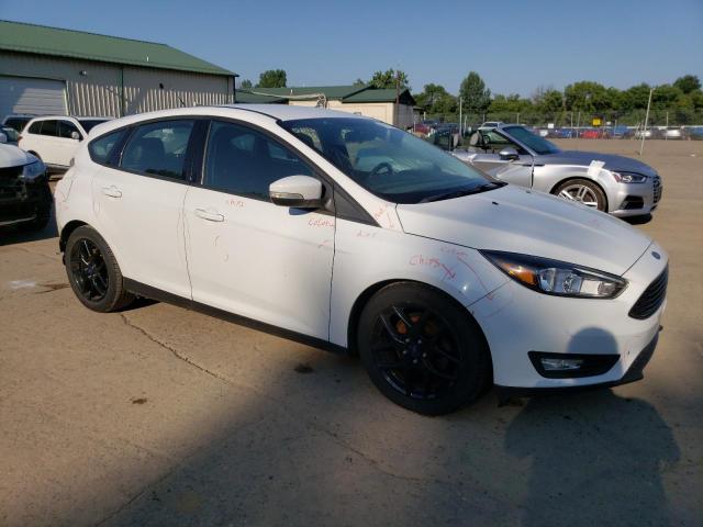 1FADP3K20GL332564 - 2016 FORD FOCUS SE WHITE photo 4