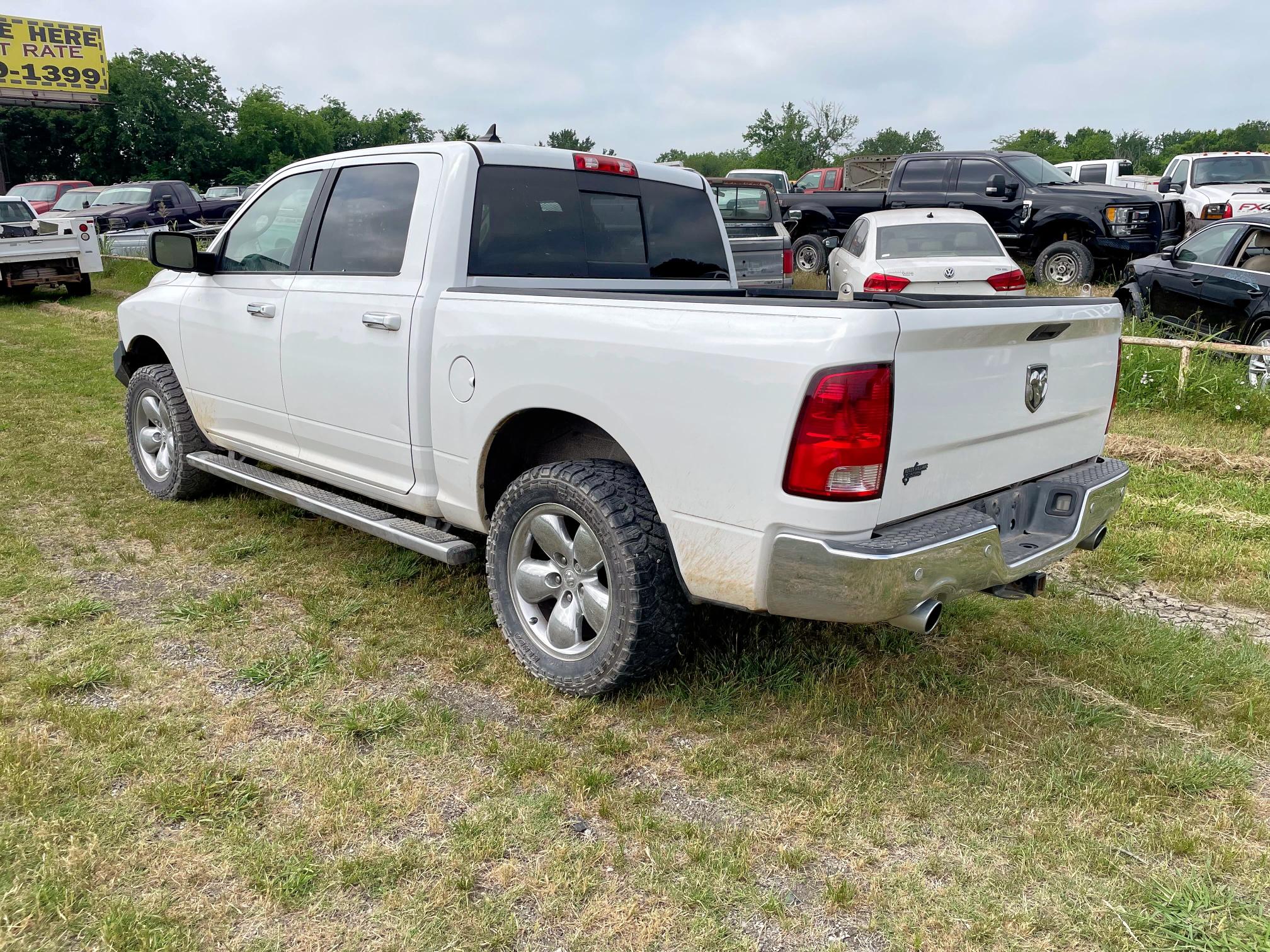1C6RR7LM1FS688552 - 2015 RAM 1500 SLT WHITE photo 3