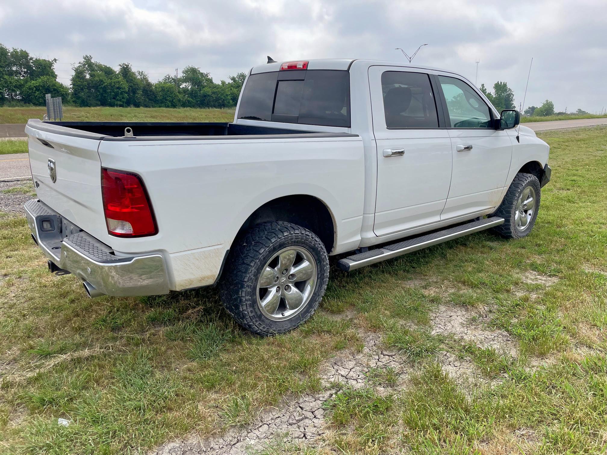 1C6RR7LM1FS688552 - 2015 RAM 1500 SLT WHITE photo 4