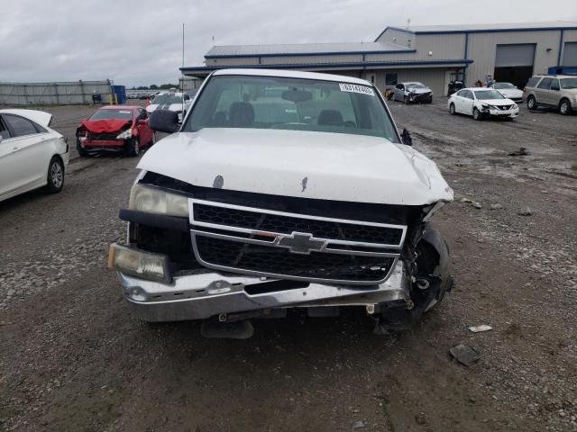 3GCEC14X77G211261 - 2007 CHEVROLET SILVERADO C1500 CLASSIC WHITE photo 5