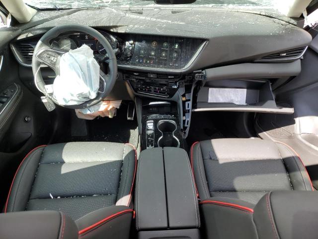 LRBFZPR47PD017703 - 2023 BUICK ENVISION ESSENCE أبيض صورة 8