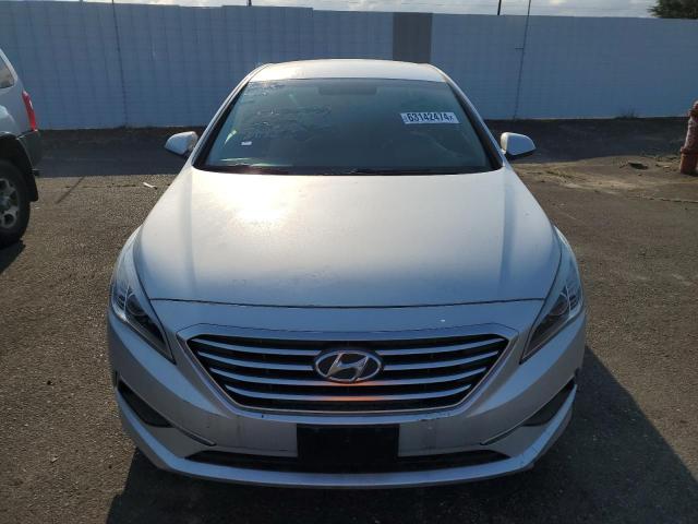 5NPE24AF5GH291070 - 2016 HYUNDAI SONATA SE SILVER photo 5