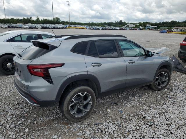 KL77LHE26RC044141 - 2024 CHEVROLET TRAX 1LT SILVER photo 3