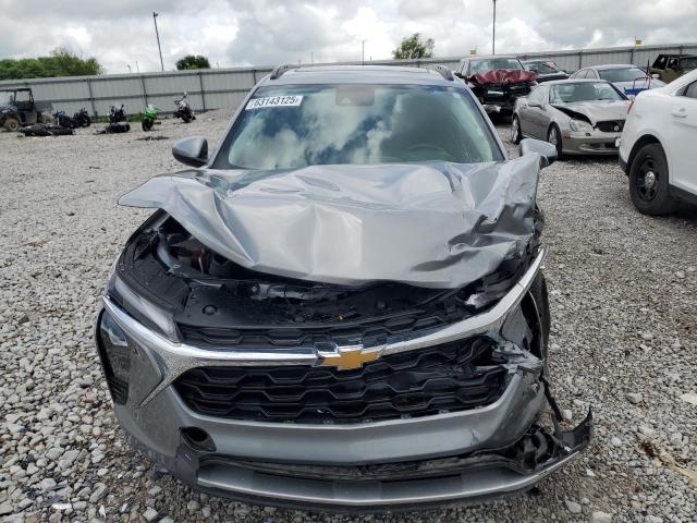 KL77LHE26RC044141 - 2024 CHEVROLET TRAX 1LT SILVER photo 5