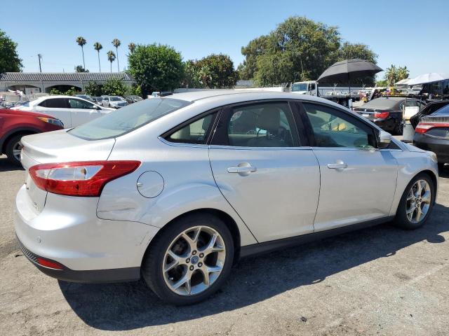 1FAHP3H21CL377516 - 2012 FORD FOCUS SEL SILVER photo 3