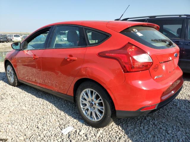 1FAHP3K28CL373259 - 2012 FORD FOCUS SE RED photo 2