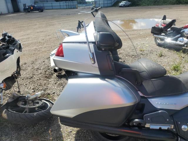 JH2SC68H0GK400305 - 2016 HONDA GL1800 SILVER photo 6