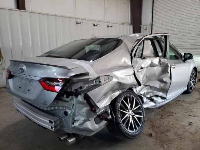 4T1G11BK7RU113302 - 2024 TOYOTA CAMRY SE NIGHT SHADE SILVER photo 3