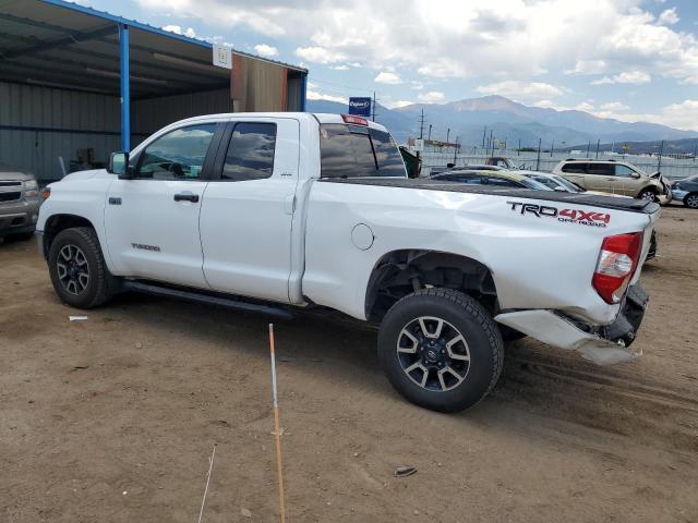 5TFUY5F16JX771837 - 2018 TOYOTA TUNDRA DOUBLE CAB SR/SR5 WHITE photo 2