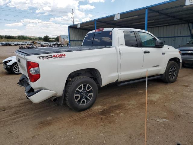 5TFUY5F16JX771837 - 2018 TOYOTA TUNDRA DOUBLE CAB SR/SR5 WHITE photo 3