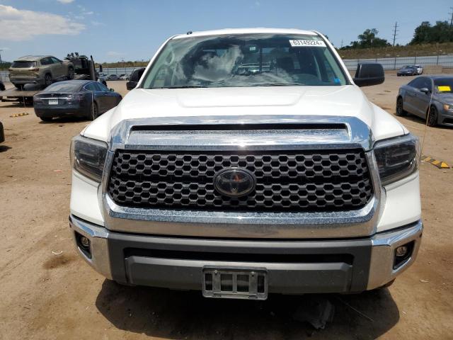 5TFUY5F16JX771837 - 2018 TOYOTA TUNDRA DOUBLE CAB SR/SR5 WHITE photo 5