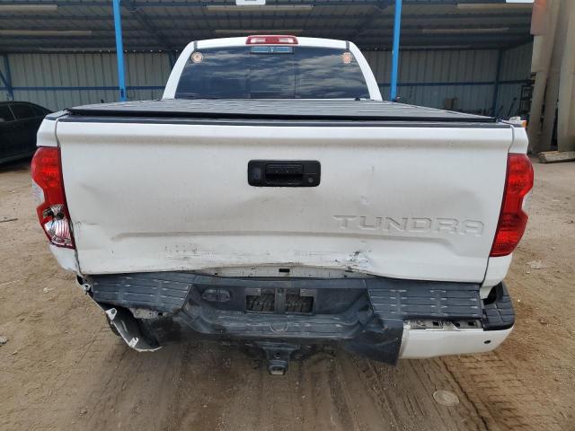 5TFUY5F16JX771837 - 2018 TOYOTA TUNDRA DOUBLE CAB SR/SR5 WHITE photo 6