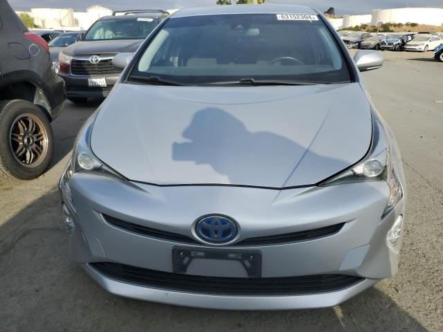 JTDKARFUXG3028420 - 2016 TOYOTA PRIUS SILVER photo 5