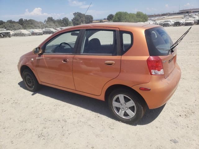 KL1TD66686B619319 - 2006 CHEVROLET AVEO BASE ORANGE photo 2