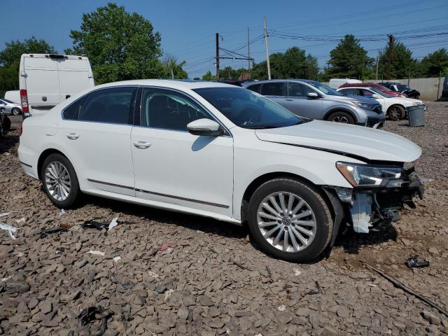 1VWBT7A36HC007124 - 2017 VOLKSWAGEN PASSAT SE WHITE photo 4