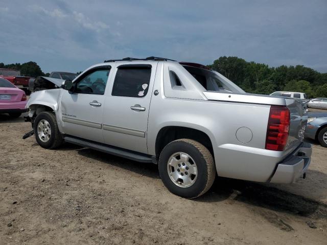 3GNMCFE01DG163723 - 2013 CHEVROLET AVALANCHE LT SILVER photo 2