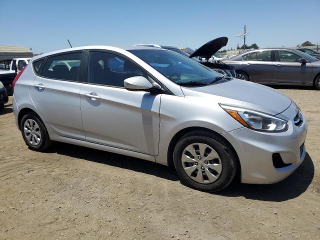 KMHCT5AE6HU343391 - 2017 HYUNDAI ACCENT SE SILVER photo 4