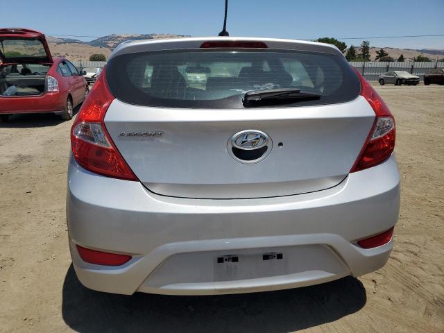 KMHCT5AE6HU343391 - 2017 HYUNDAI ACCENT SE SILVER photo 6