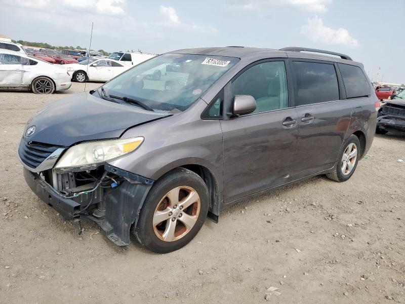 2013 TOYOTA SIENNA LE, 