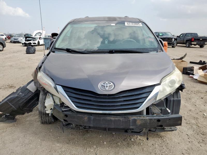 5TDKK3DC5DS351370 - 2013 TOYOTA SIENNA LE GRAY photo 5