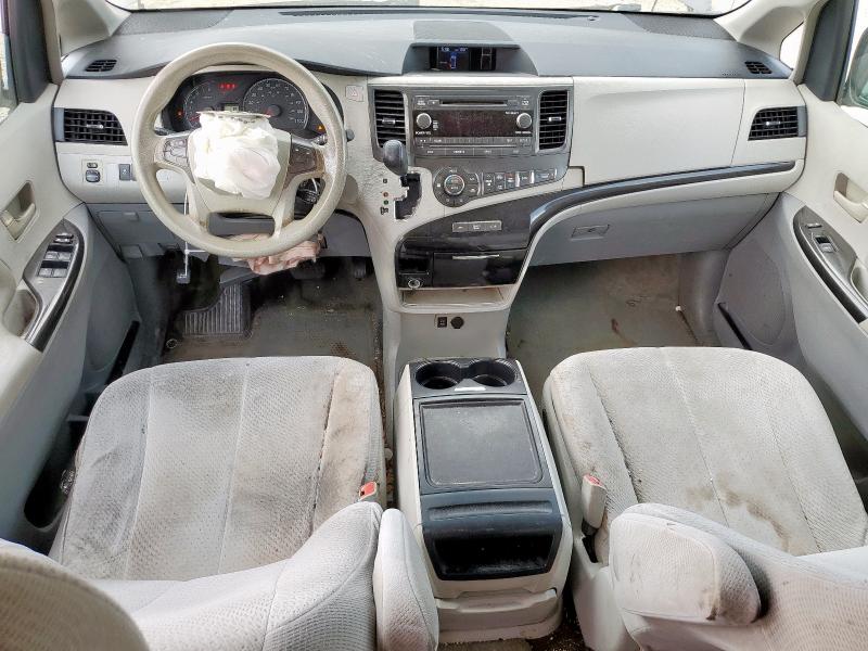 5TDKK3DC5DS351370 - 2013 TOYOTA SIENNA LE GRAY photo 8