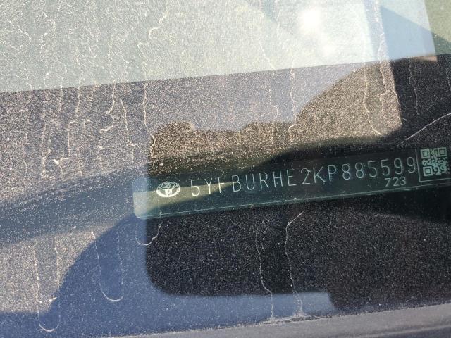 5YFBURHE2KP885599 - 2019 TOYOTA COROLLA L RED photo 12