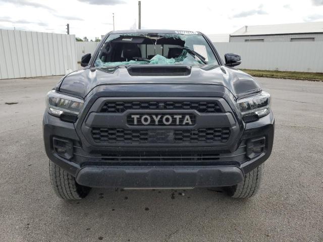 3TYCZ5AN8NT097810 - 2022 TOYOTA TACOMA DOUBLE CAB BLACK photo 5