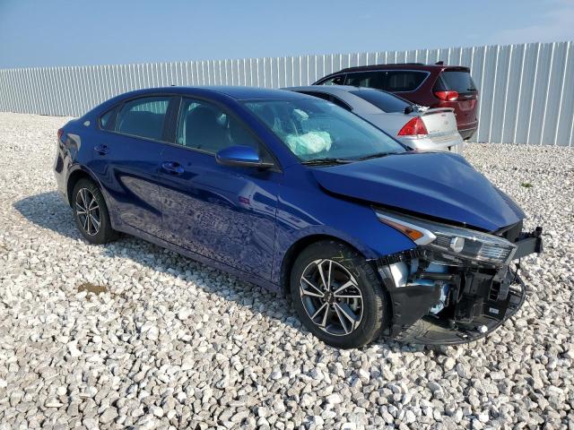 3KPF24AD6NE458041 - 2022 KIA FORTE FE BLUE photo 4