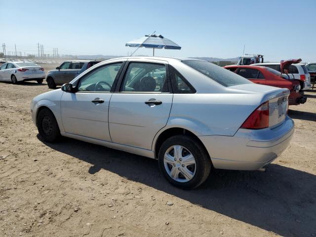 1FAHP34N55W126869 - 2005 FORD FOCUS 4D ZX4 GRAY photo 2