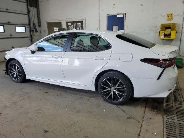 4T1G11AK5RU243760 - 2024 TOYOTA CAMRY SE NIGHT SHADE WHITE photo 2