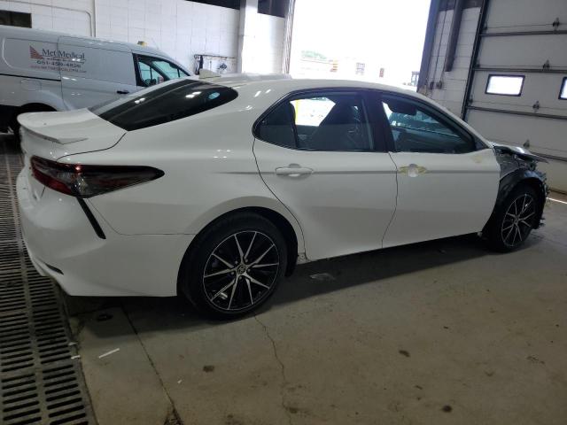 4T1G11AK5RU243760 - 2024 TOYOTA CAMRY SE NIGHT SHADE WHITE photo 3