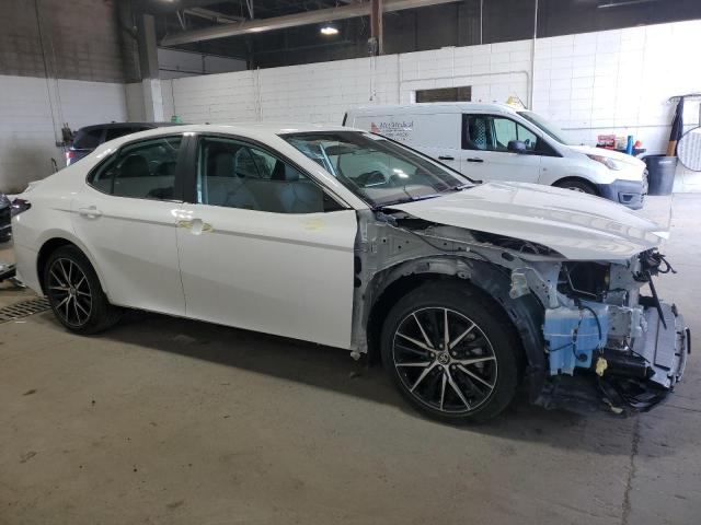 4T1G11AK5RU243760 - 2024 TOYOTA CAMRY SE NIGHT SHADE WHITE photo 4