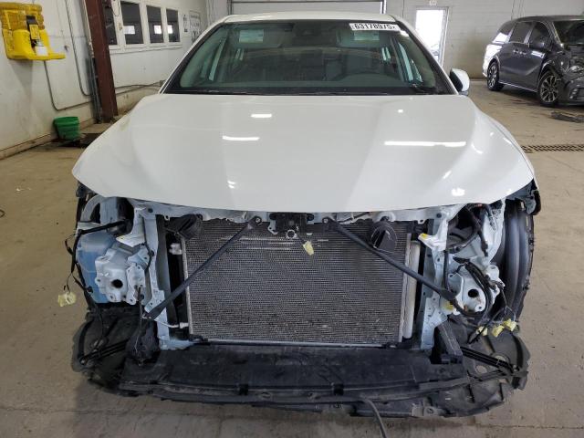 4T1G11AK5RU243760 - 2024 TOYOTA CAMRY SE NIGHT SHADE WHITE photo 5