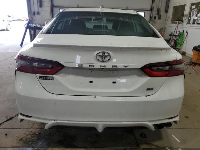 4T1G11AK5RU243760 - 2024 TOYOTA CAMRY SE NIGHT SHADE WHITE photo 6