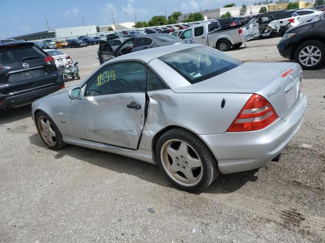 WDBKK47FXXF092826 - 1999 MERCEDES-BENZ SLK 230 KOMPRESSOR SILVER photo 2