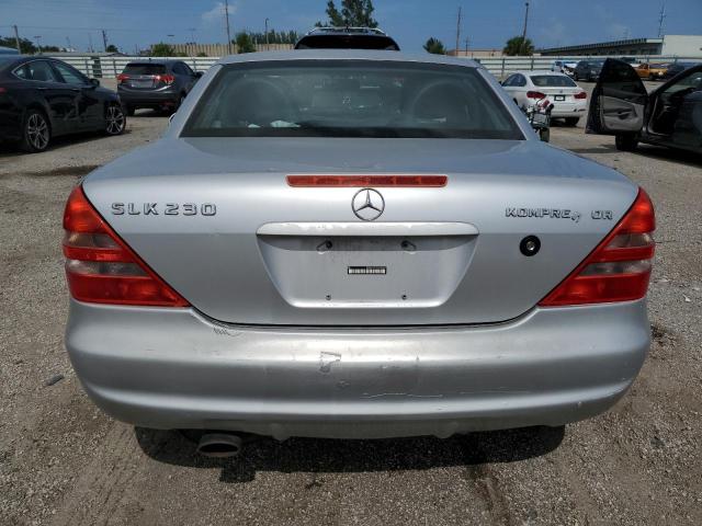 WDBKK47FXXF092826 - 1999 MERCEDES-BENZ SLK 230 KOMPRESSOR SILVER photo 6