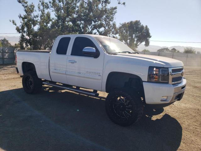 1GCRCSE01DZ139431 - 2013 CHEVROLET SILVERADO C1500 LT WHITE photo 4