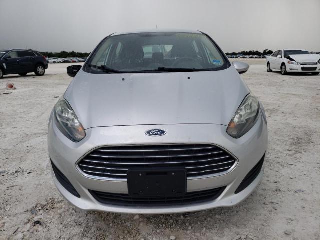 3FADP4EJ8KM151048 - 2019 FORD FIESTA SE GRAY photo 5