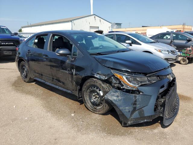 5YFBPMBE6MP243621 - 2021 TOYOTA COROLLA LE შავი ფოტო 4