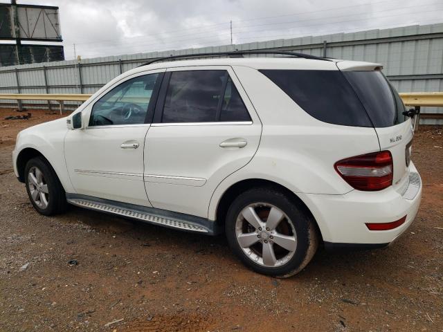 4JGBB8GBXBA687697 - 2011 MERCEDES-BENZ ML 350 4MATIC WHITE photo 2