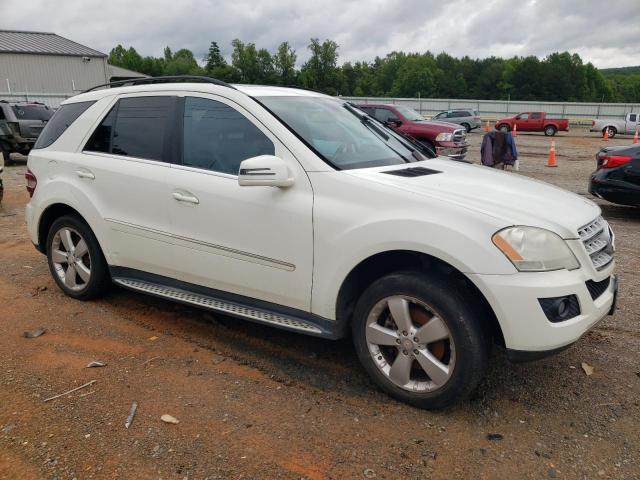 4JGBB8GBXBA687697 - 2011 MERCEDES-BENZ ML 350 4MATIC WHITE photo 4